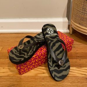 Tory Burch Flip Flops (size 8)